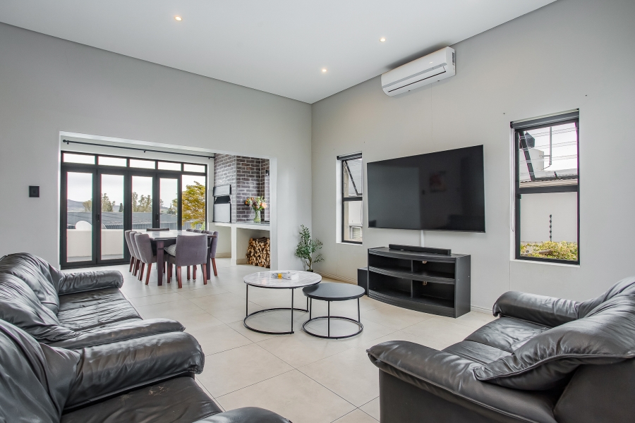 3 Bedroom Property for Sale in Uitsig Western Cape